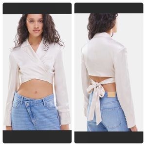 New!! Satin cropped blazer